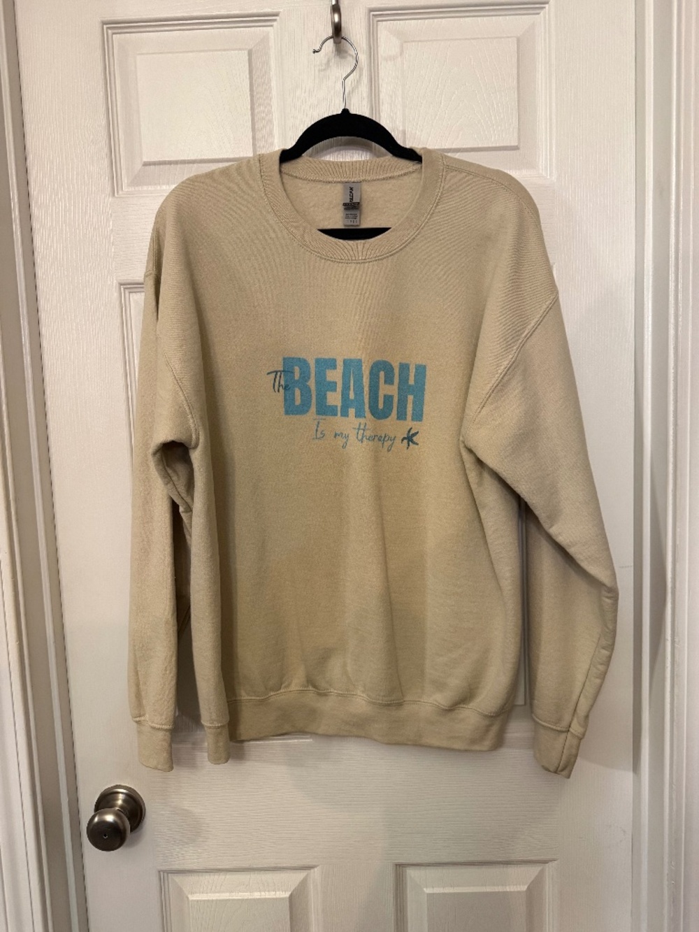 GILDAN Heavy Blend "The Beach is My Therapy" Tan Graphic Sweatshirt, Size L